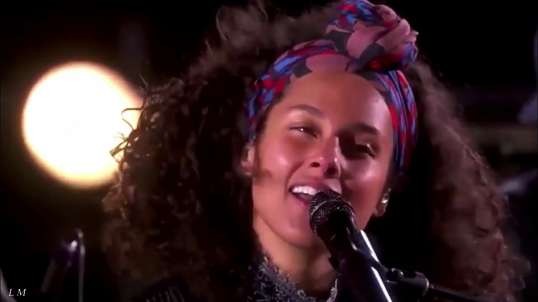 If I Ain't Got You / Gravity - Alicia Keys ft. John Mayer (New York Time Square)